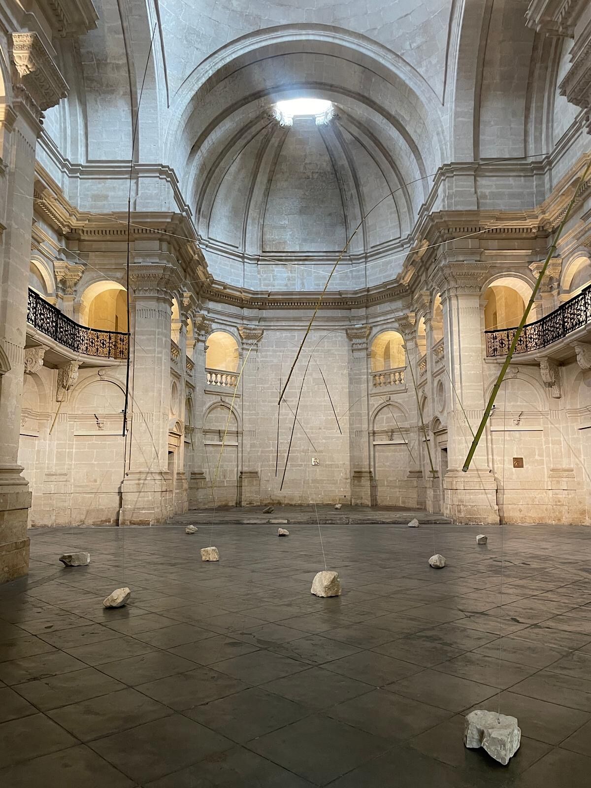 adc-a-nimes-une-installation-de-lea-dumayet_120548b6-6f67-41e8-9467-122c4595560c.jpg