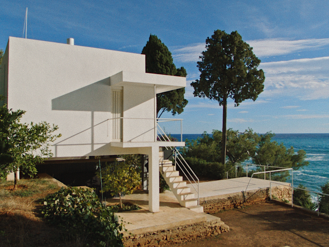 adc-e-1027-eileen-gray-et-la-maison-au-bord-de-la-mer_e1027_still_020.cropped.png