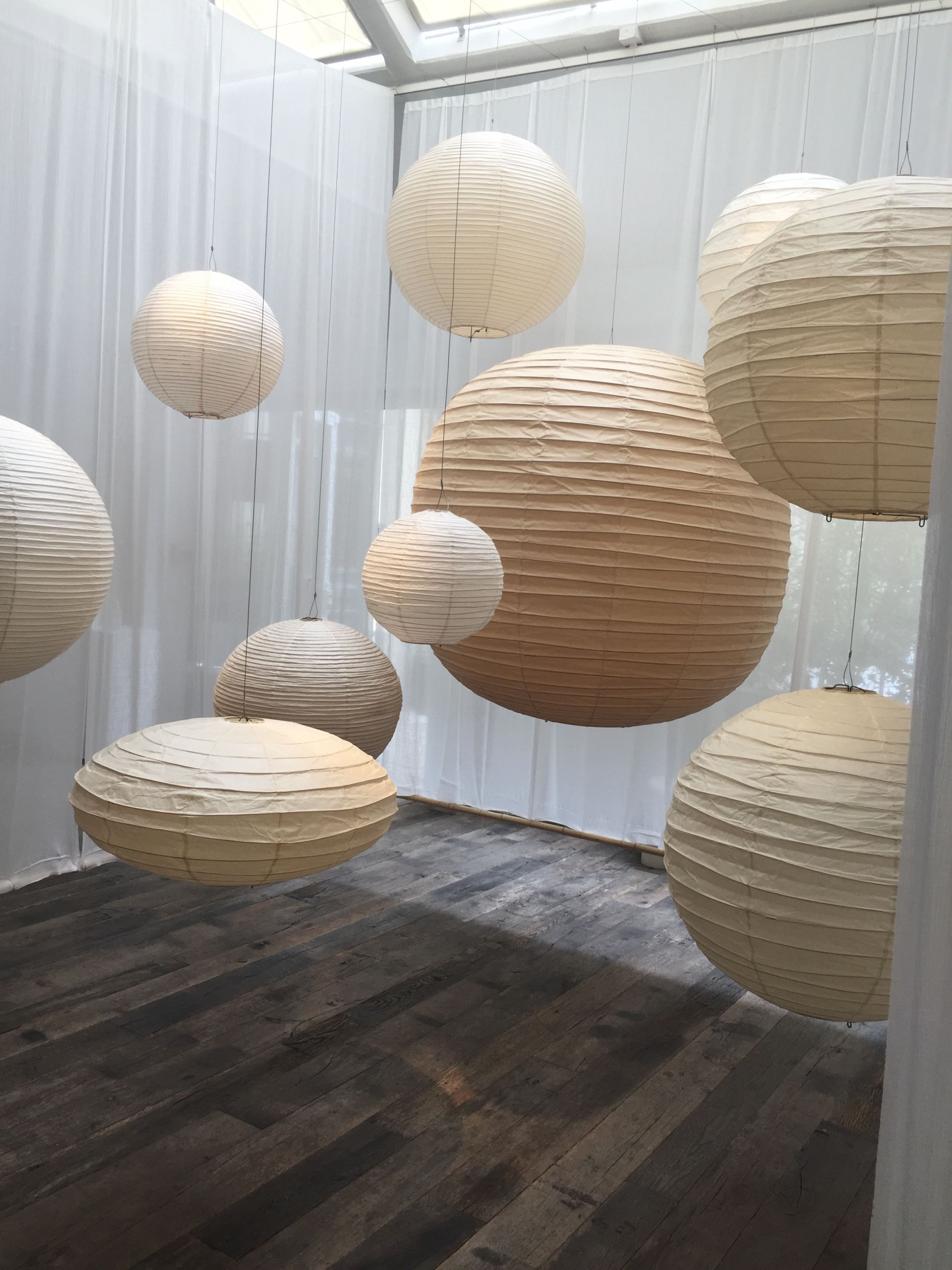 adc-exposition-akira-les-lampes-d-isamu-noguchi_breveon1911.jpg