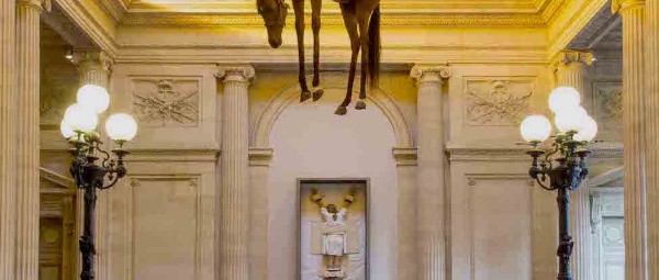 adc-maurizio-cattelan-dans-les-ors-de-la-monnaie_breveon1249.jpg