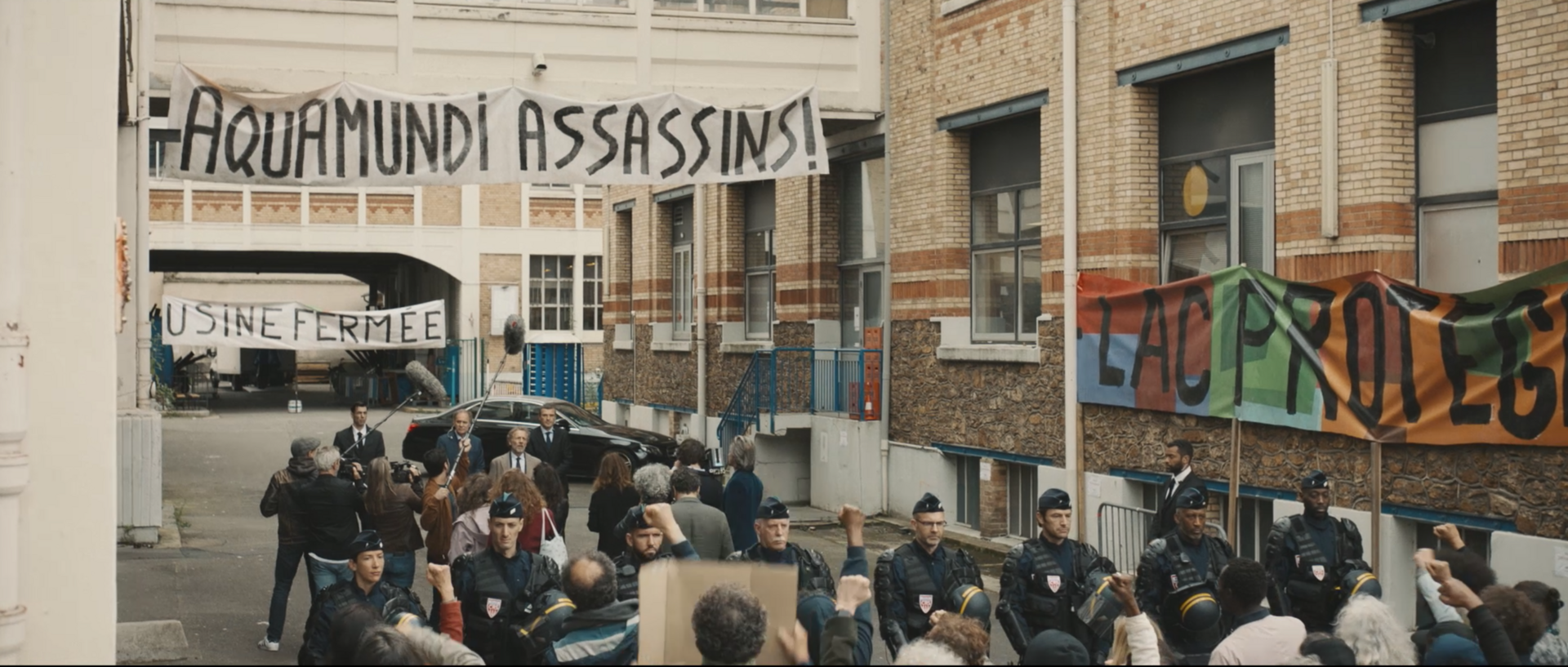 adc-tout-le-monde-ment-3_tlmm3-271.png